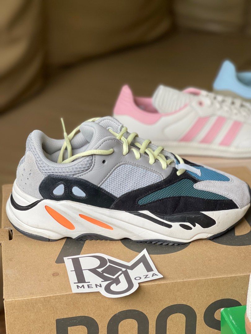 Yeezy 700 Wave Runner size 9