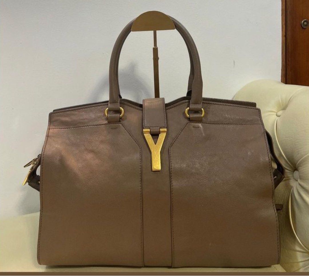 Ysl cabas (Category: Luxury Bags & Wallets) located in Santa Ana. Submitted by astonandariana (Listing ID 1320992514, Image 1). Description: .