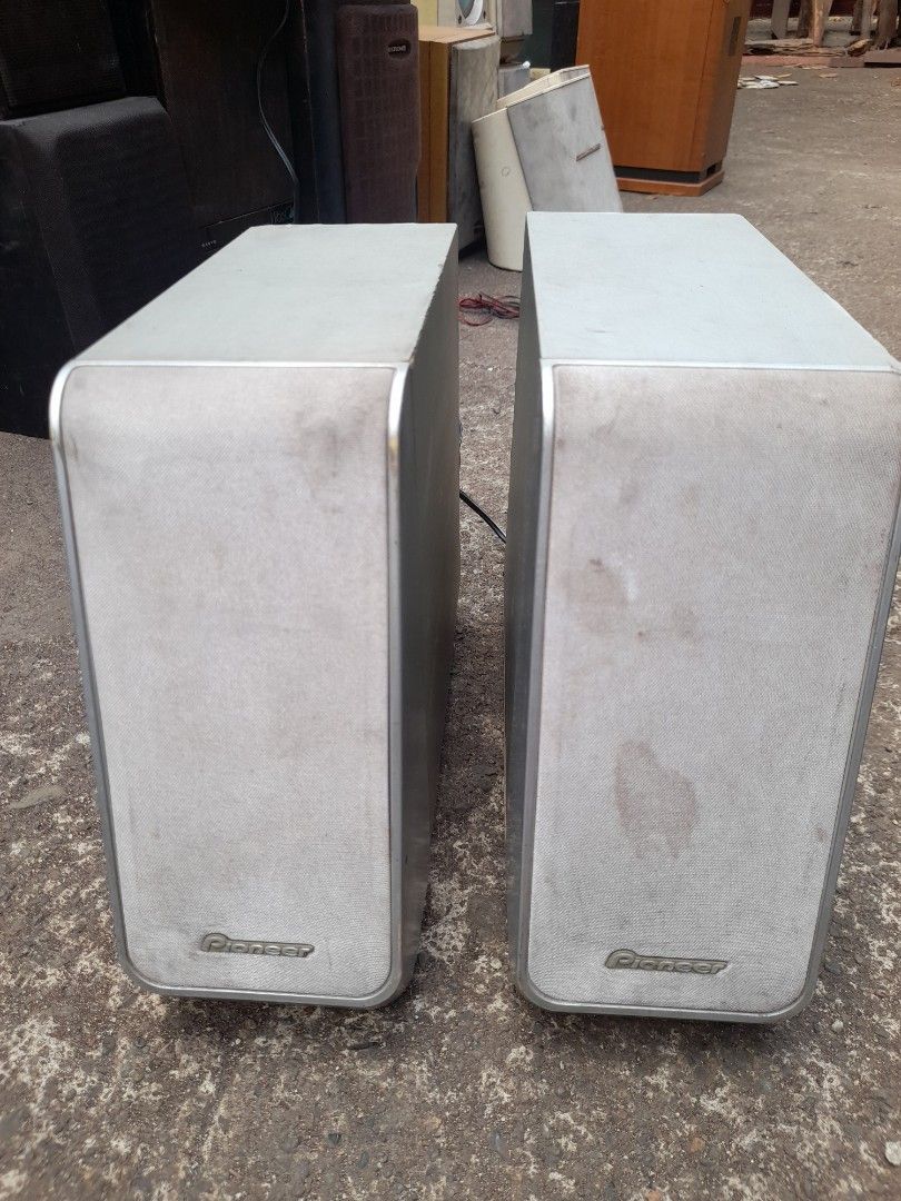 Assorted speakers (Category: Soundbars, Speakers & Amplifiers) located in Valenzuela. Submitted by newbear.425b6e (Listing ID 1321188249, Image 3). Description: assorted speaker made from japan. pm nlng po Alin po dian pra malaman nio po ung price..
