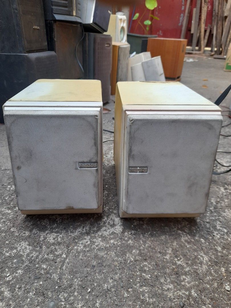 Assorted speakers (Category: Soundbars, Speakers & Amplifiers) located in Valenzuela. Submitted by newbear.425b6e (Listing ID 1321188249, Image 1). Description: assorted speaker made from japan. pm nlng po Alin po dian pra malaman nio po ung price..