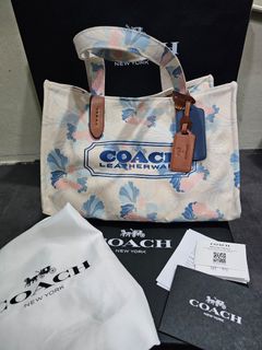 Authentic To ry Bu rch Small Tote Bag, Luxury, Bags & Wallets on Carousell