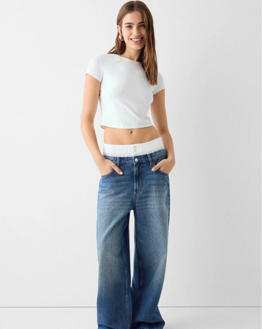 Bershka Baggy Jeans (Category: Jeans) located in Taguig. Submitted by onlyshhh (Listing ID 1321305736, Image 3). Description: Color: Dark blue Outer fabric material: 100% cotton Fabric: Denim Rise: Normal Fastening: Concealed fly Pockets: Side pockets, back pocket Details: Elasticated waist CAN FIT UP TO MEDIUM SIZE..