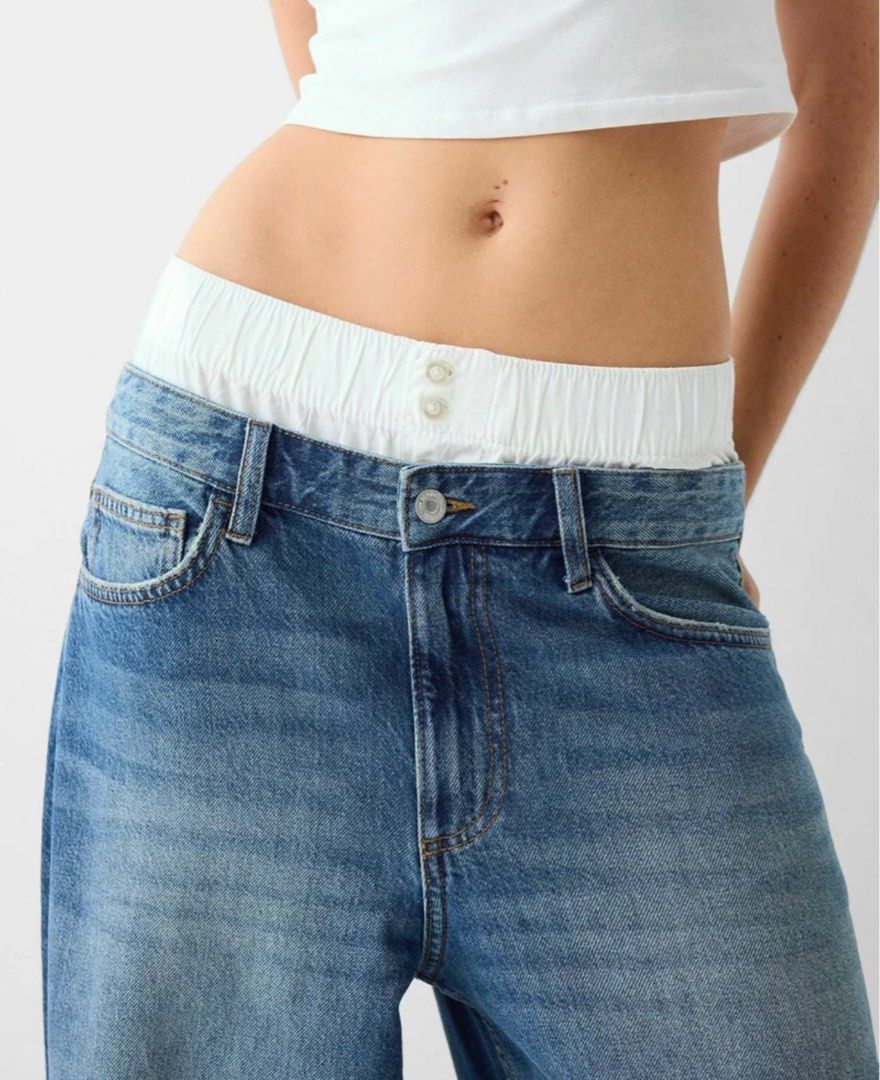 Bershka Baggy Jeans (Category: Jeans) located in Taguig. Submitted by onlyshhh (Listing ID 1321305736, Image 1). Description: Color: Dark blue Outer fabric material: 100% cotton Fabric: Denim Rise: Normal Fastening: Concealed fly Pockets: Side pockets, back pocket Details: Elasticated waist CAN FIT UP TO MEDIUM SIZE..