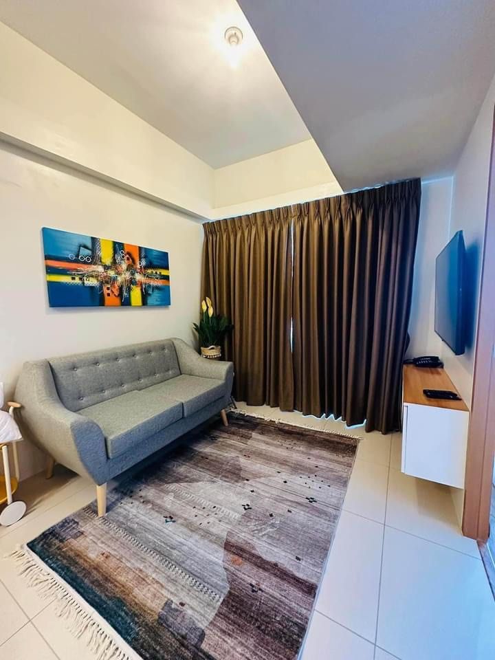 BGC 1 bedroom (Category: Apartments & Condos) located in Taguig. Submitted by mchrealtyservices (Listing ID 1321239981, Image 2). Description: Nicely furnished Higher floor With unobstructed view Plus 5k for parking 1bedroom Across Mitsukoshi Mall Time Square West.