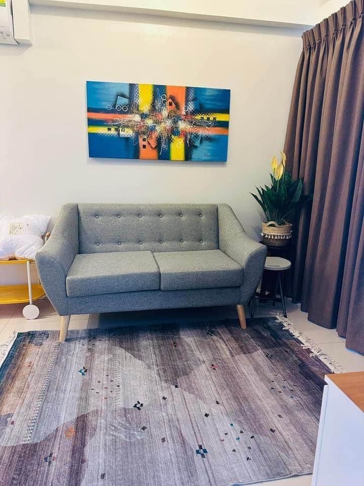 BGC 1 bedroom (Category: Apartments & Condos) located in Taguig. Submitted by mchrealtyservices (Listing ID 1321239981, Image 3). Description: Nicely furnished Higher floor With unobstructed view Plus 5k for parking 1bedroom Across Mitsukoshi Mall Time Square West.