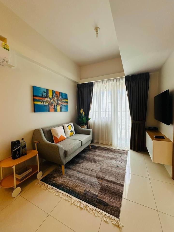 BGC 1 bedroom (Category: Apartments & Condos) located in Taguig. Submitted by mchrealtyservices (Listing ID 1321239981, Image 1). Description: Nicely furnished Higher floor With unobstructed view Plus 5k for parking 1bedroom Across Mitsukoshi Mall Time Square West.