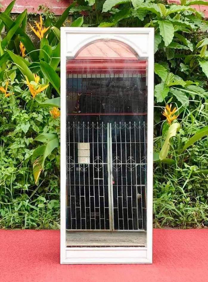 Big Hanging Mirror (Category: Mirrors) located in Quezon City. Submitted by matetdevis13 (Listing ID 1321249308, Image 1). Description: Big Hanging Mirror 21”L x 54”H Php 3,700 Solid wood frame In good condition.