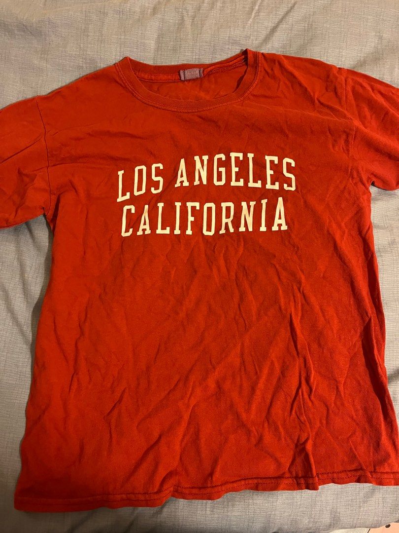Brandy Melville Los Angeles t shirt, 女裝, 上衣, T-shirt - Carousell