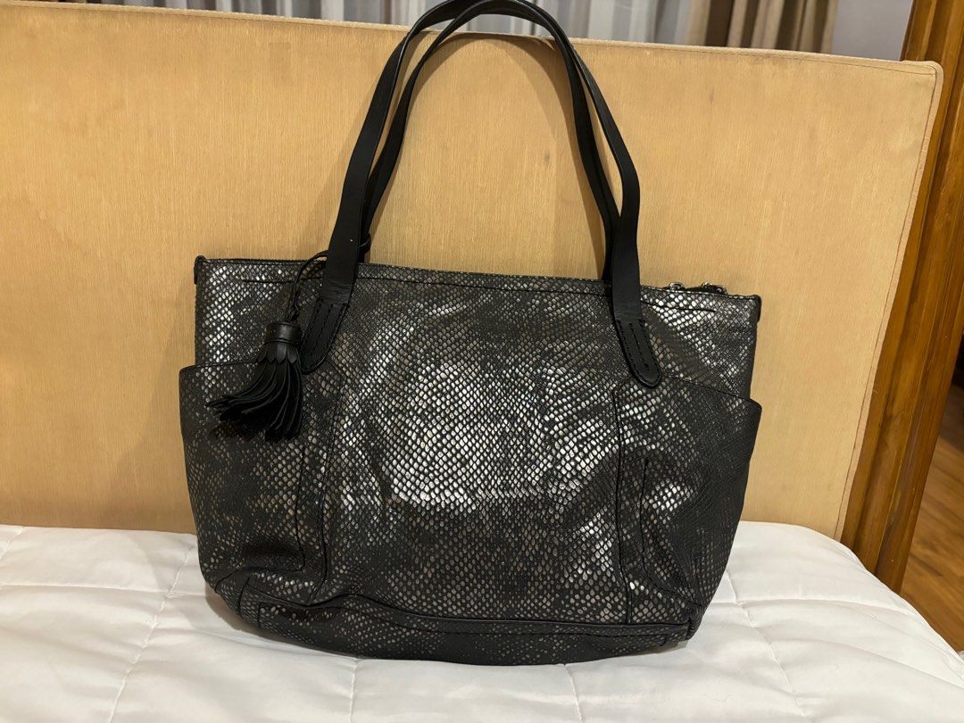 Cole haan harlow bucket bag top