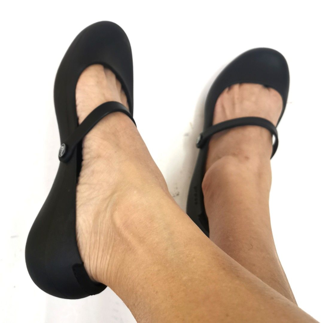 Crocs alice suede outlet
