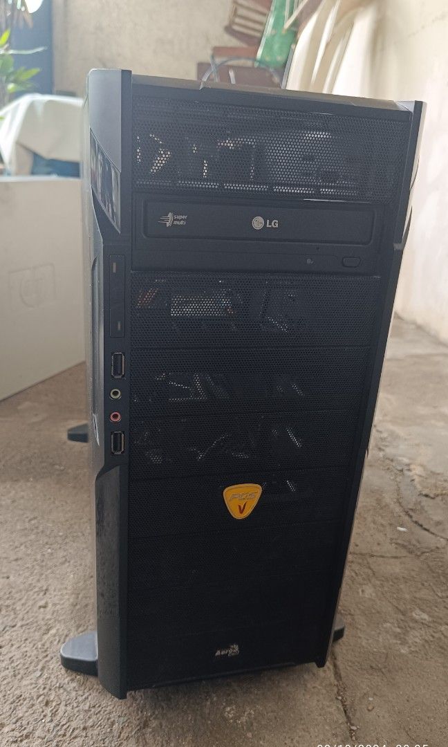 Defective CPU (Category: Desktops) located in Pasig City. Submitted by richard.dg (Listing ID 1321194679, Image 1). Description: AMD Phenom II Processor Emaxx Motherboard 2x - Graphic Cards - HD5670 1GB DDR 5 - HD5450 1GB DDR 3 2 x 4GB G.Skill DDR3 Memory Cooler Master Heat Sink/Fan Aero Cool Casing CDROM Drive Power Supply No hard disk included As is, where is.