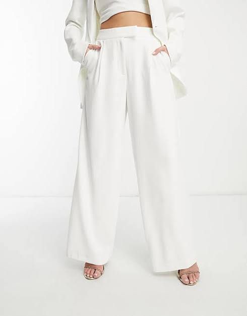Ever New Tailored Wide Leg Pants (Category: Other Bottoms) located in Makati City. Submitted by scheldavid (Listing ID 1321138972, Image 1). Description: Ever New tailored wide legged pants. Fits M to L frame.