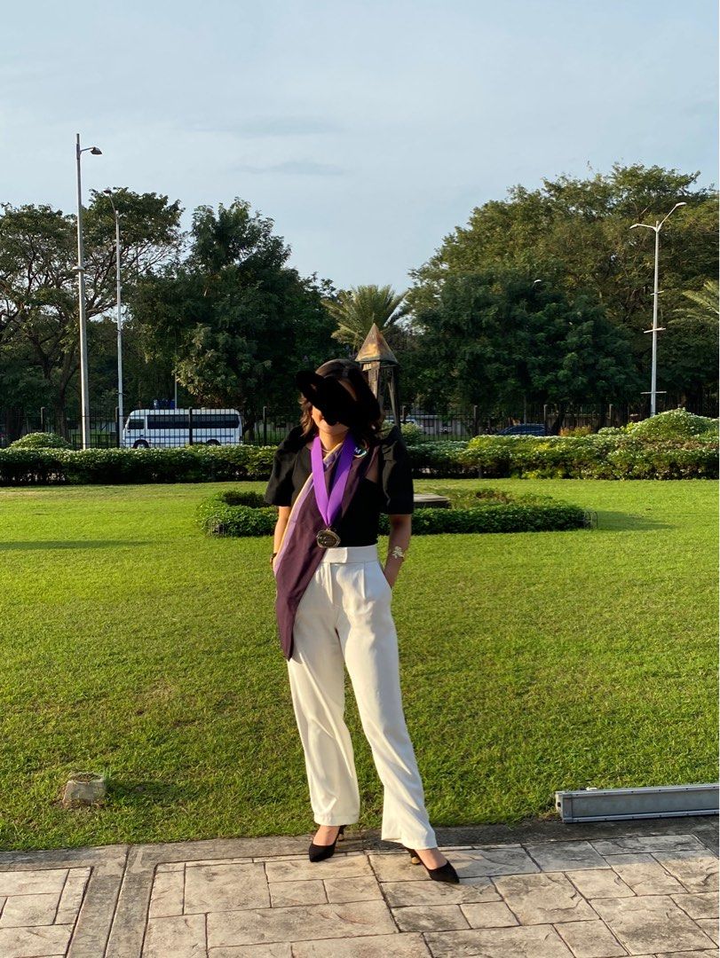 Ever New Tailored Wide Leg Pants (Category: Other Bottoms) located in Makati City. Submitted by scheldavid (Listing ID 1321138972, Image 3). Description: Ever New tailored wide legged pants. Fits M to L frame.