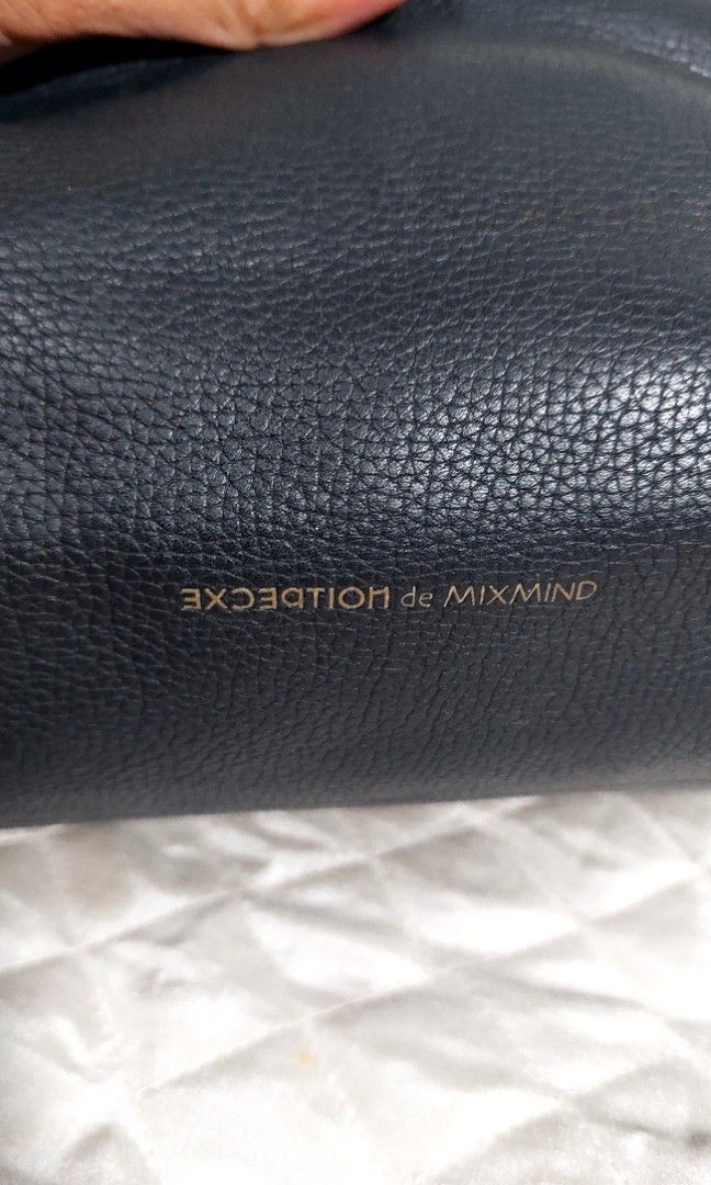 Exception de mixmind shoulder bag (Category: Luxury Bags & Wallets) located in Santa Maria. Submitted by mikavillaflor4 (Listing ID 1321232933, Image 2). Description: box type ukay source in good condition details posted.