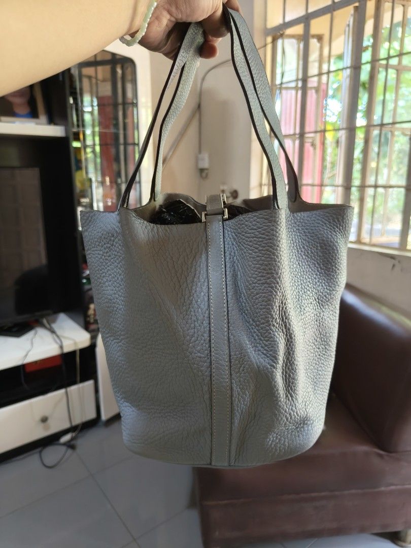 Hermes picotin (Category: Luxury Bags & Wallets) located in Batangas. Submitted by venus232nd (Listing ID 1321132909, Image 2). Description: with lock and key,coded,genuine leather.