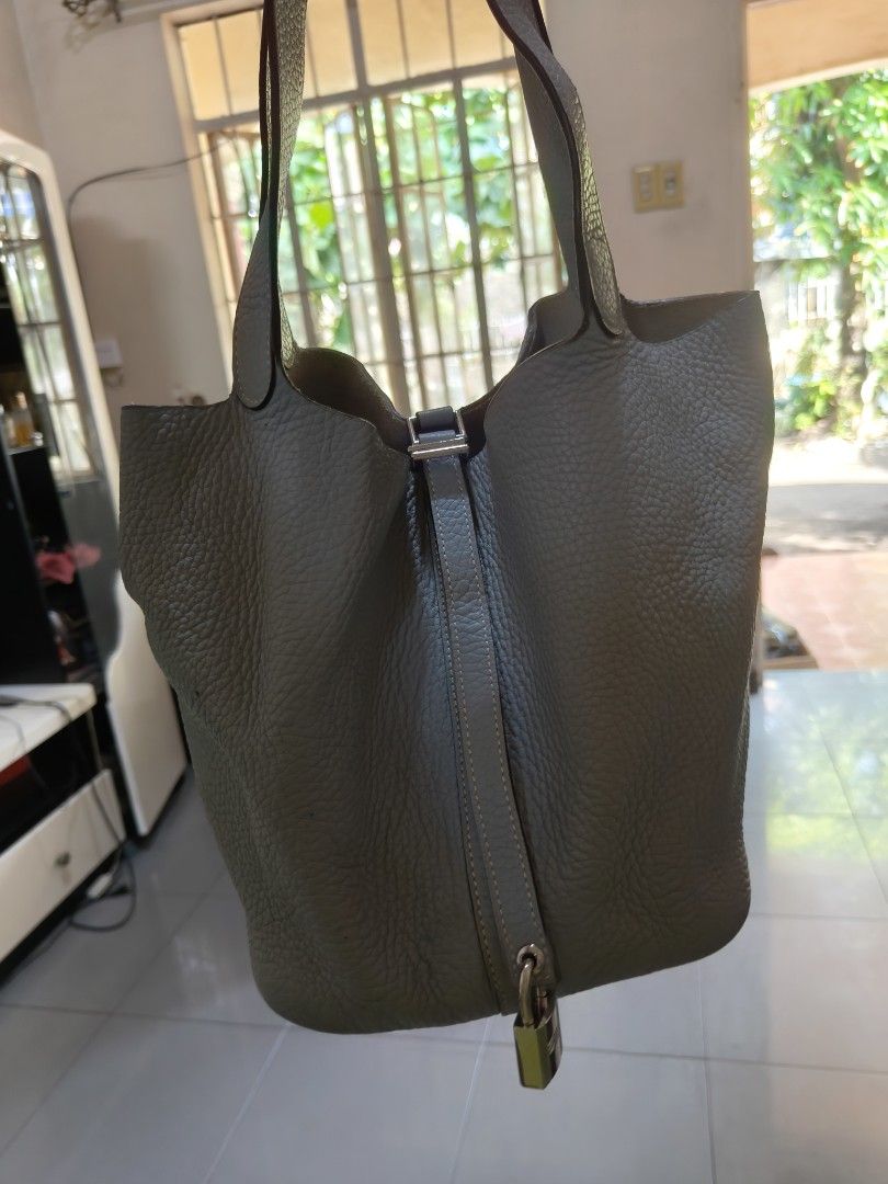 Hermes picotin (Category: Luxury Bags & Wallets) located in Batangas. Submitted by venus232nd (Listing ID 1321132909, Image 1). Description: with lock and key,coded,genuine leather.
