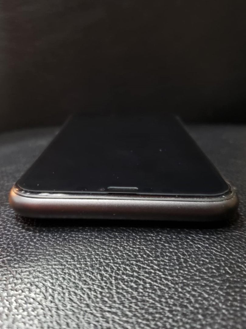 iphone 11 (Category: iPhone 11 Series) located in Quezon City. Submitted by _rronnie (Listing ID 1321292301, Image 2). Description: iphone 11 black 128gb 81% battery health face id working true tone working no sim restriction with 2 cases and box only 16,500.