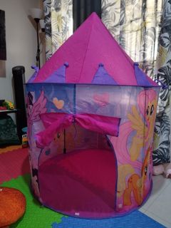 Little Pony castle tent