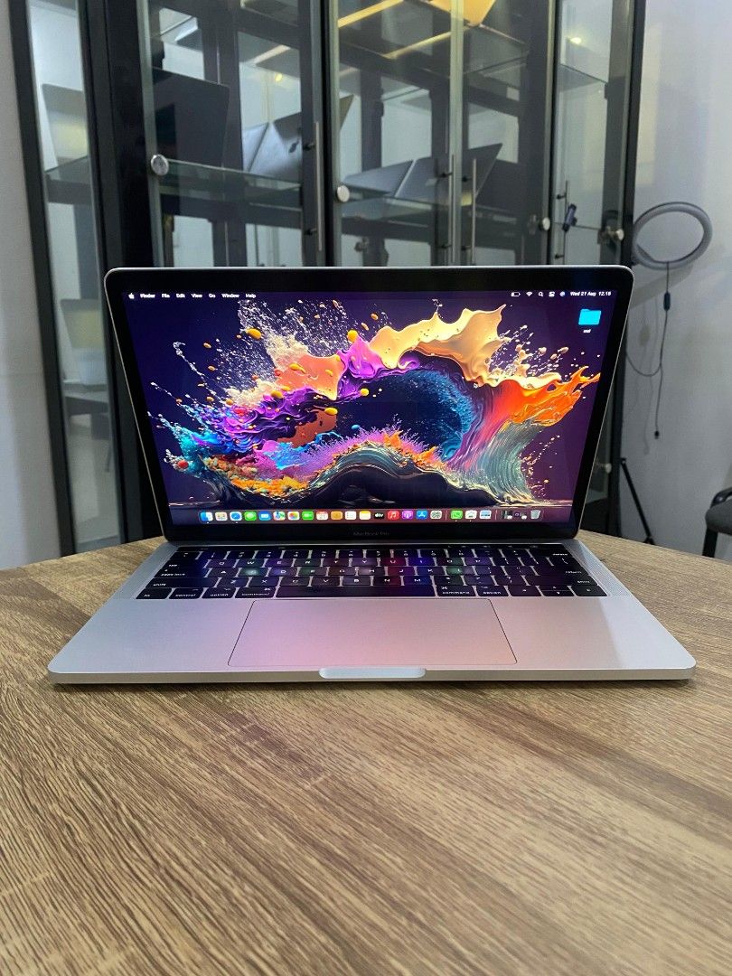 Macbook Pro 2016 Touchbar 8/256, Elektronik, Komputer, Laptop di 