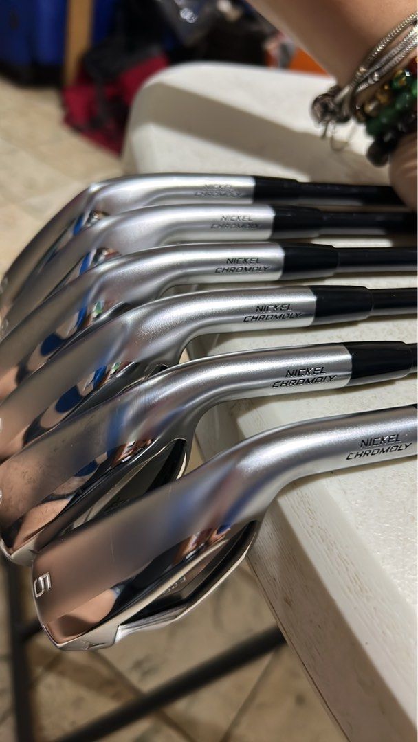 Mizuno JPX 923 HL (used twice) (Category: Golf) located in Makati City. Submitted by matchmatch (Listing ID 1321265737, Image 1). Description: Low ballers will not be entertained Twice used ( driving once and fairway once) RFS: not fit for me Can provide more photos for sure buyers Bought in Golf Depot. Tag price and official sticker still intact. Slightly negotiable For meet up and pick up only: QC - Trinoma or vertis north area/ Veterans Memori