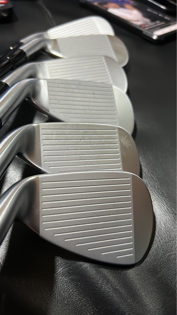 Mizuno JPX 923 HL (used twice) (Category: Golf) located in Makati City. Submitted by matchmatch (Listing ID 1321265737, Image 2). Description: Low ballers will not be entertained Twice used ( driving once and fairway once) RFS: not fit for me Can provide more photos for sure buyers Bought in Golf Depot. Tag price and official sticker still intact. Slightly negotiable For meet up and pick up only: QC - Trinoma or vertis north area/ Veterans Memori