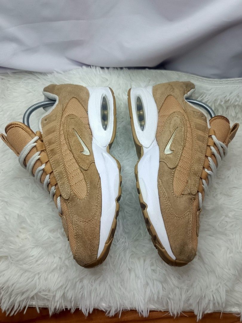 air max triax le on feet