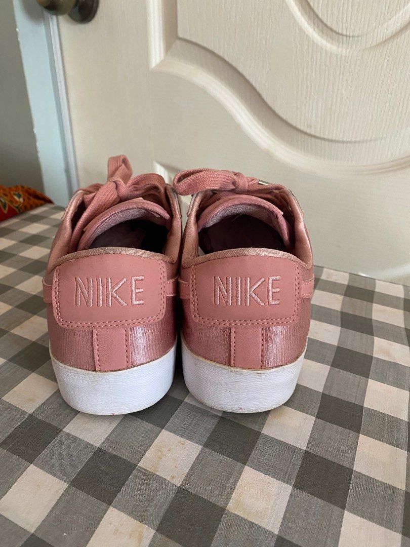 Nike Blazer Satin in Pink