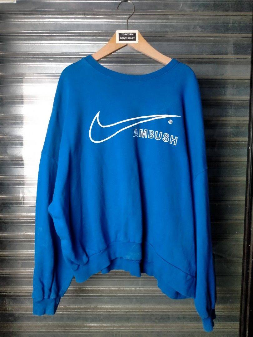 Nike Crop top sweater Women s Fashion Coats Jackets and Outerwear on Carousell