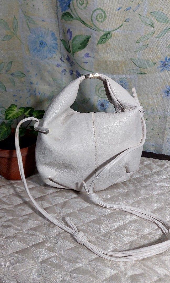 OG Polene bag (Category: Luxury Bags & Wallets) located in Santa Maria. Submitted by mikavillaflor4 (Listing ID 1321227043, Image 2). Description: in good condition minimal signs of use ukay source details posted.