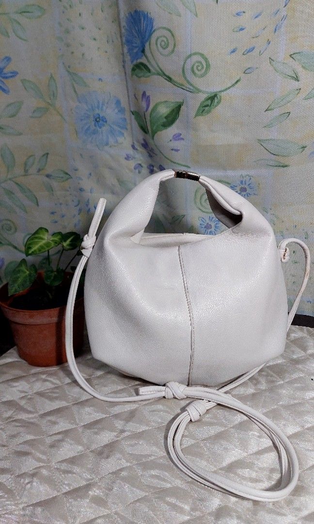 OG Polene bag (Category: Luxury Bags & Wallets) located in Santa Maria. Submitted by mikavillaflor4 (Listing ID 1321227043, Image 1). Description: in good condition minimal signs of use ukay source details posted.