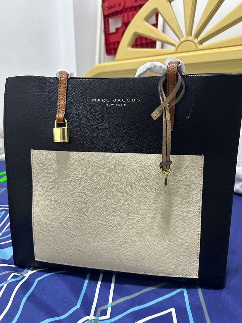 Original MJ The Grind Large (Category: Luxury Bags & Wallets) located in Naguilian. Submitted by mariveld (Listing ID 1321143879, Image 1). Description: .