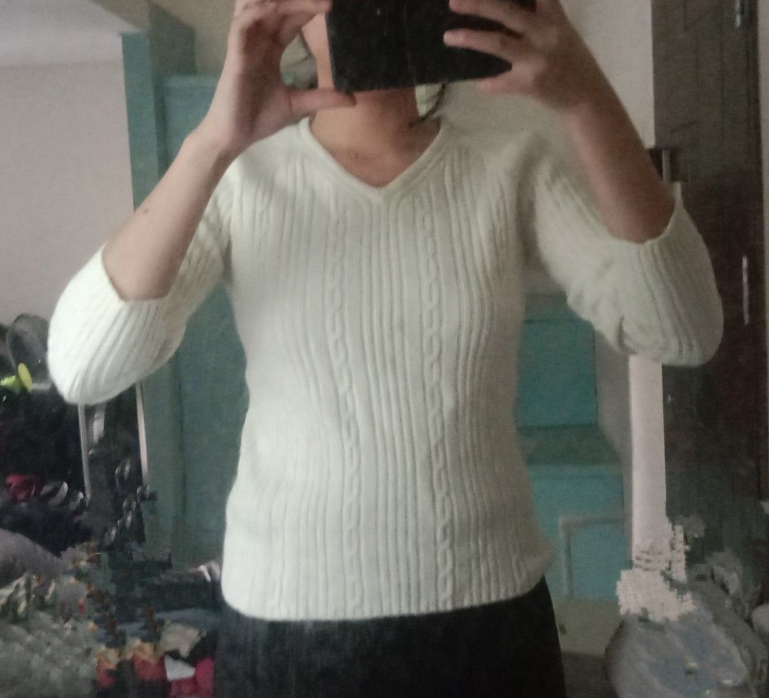 Pale Yellow Knitted Longsleeves (Category: Longsleeves) located in Porac. Submitted by declutterwithargel (Listing ID 1321141397, Image 1). Description: Fits small to semi medium Super soft material Perfect for cozy weather.