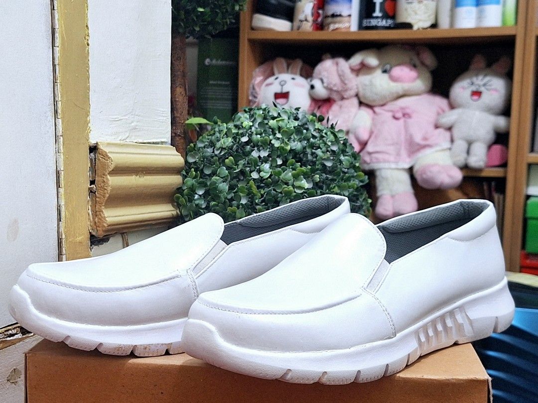 White shoes for nursing school 2025
