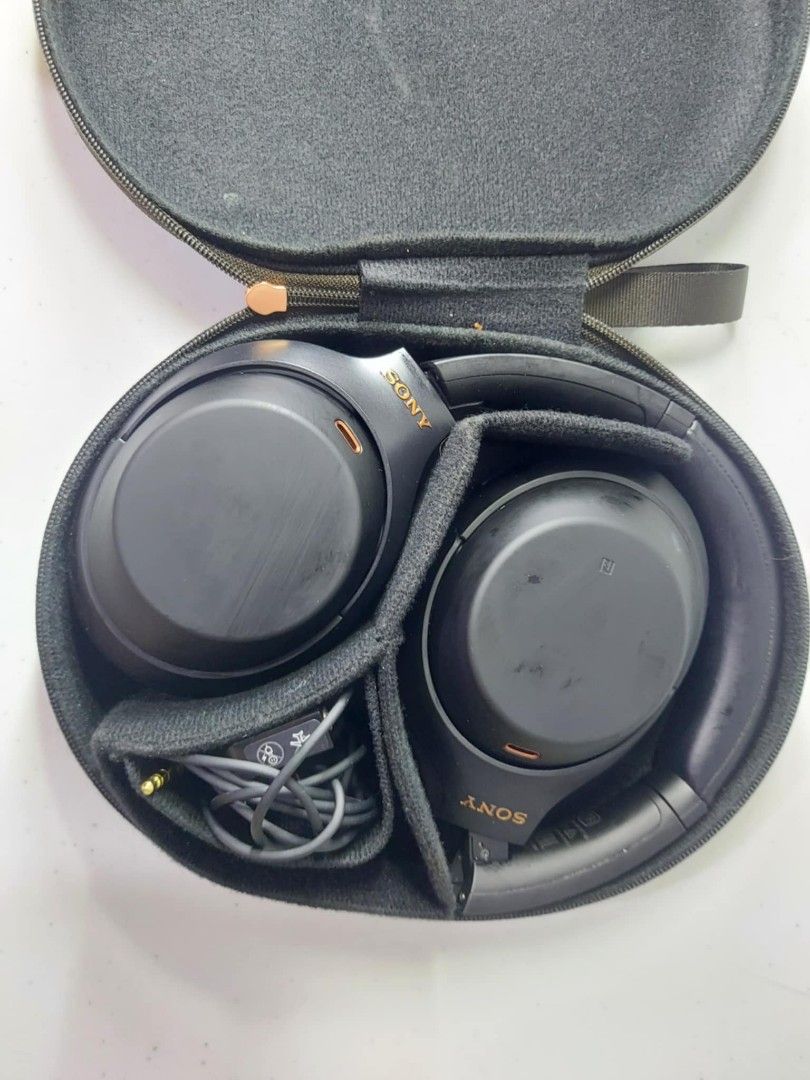 Sony Headphone MX1000XM4 (Category: Headphones & Headsets) located in Taytay. Submitted by mikz_1303 (Listing ID 1321291559, Image 3). Description: New Arrival Sony Headphone MX1000XM4 Use as display unit Australian Mall pull out Open box only for testing and picture Model: MX1000XM4 No box Case Charger Aux Good working condition No issue 8k Pm me for more info....