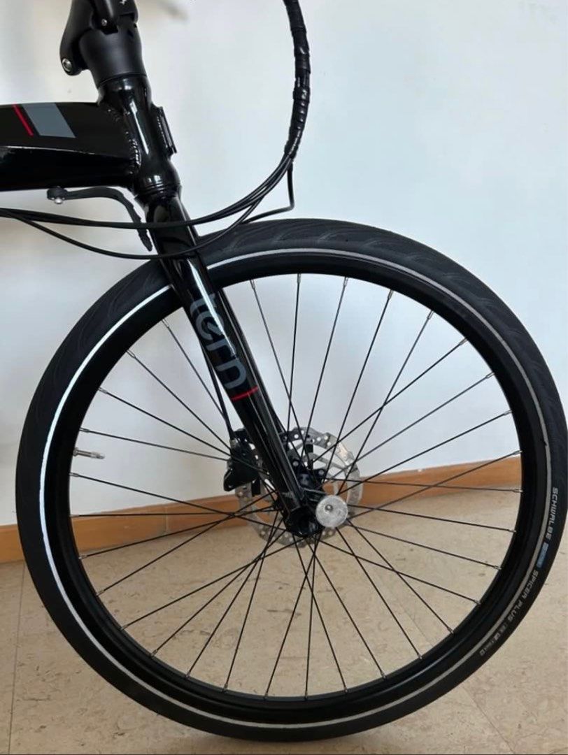 Tern Eclipse D18 (Category: Bicycles) located in Singapore. Submitted by spekkie (Listing ID 1321136320, Image 3). Description: This sleek and versatile Tern Eclipse D18 is in near-perfect condition, having been rarely used and meticulously cared for by a female owner. Ideal for city commuting or leisure rides, this bike offers smooth performance with its 8 speed gearing system and robust build. The folding design makes it easy to store and trans