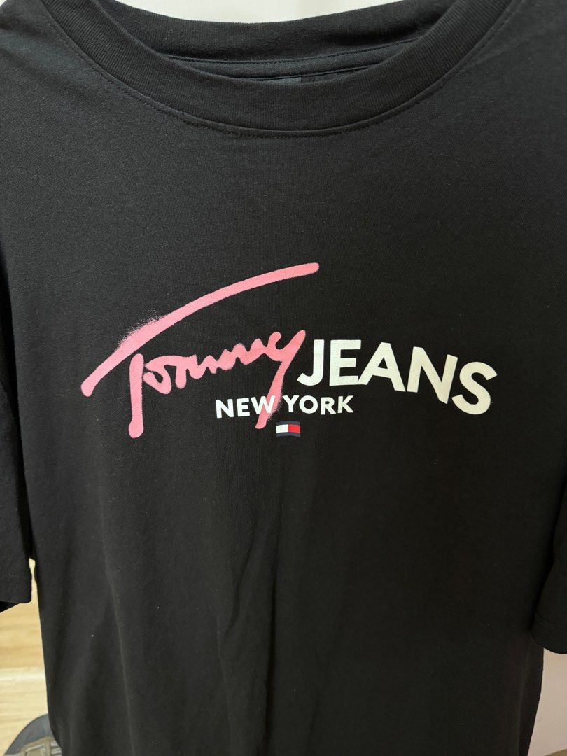 Tommy jeans black t shirt on sale