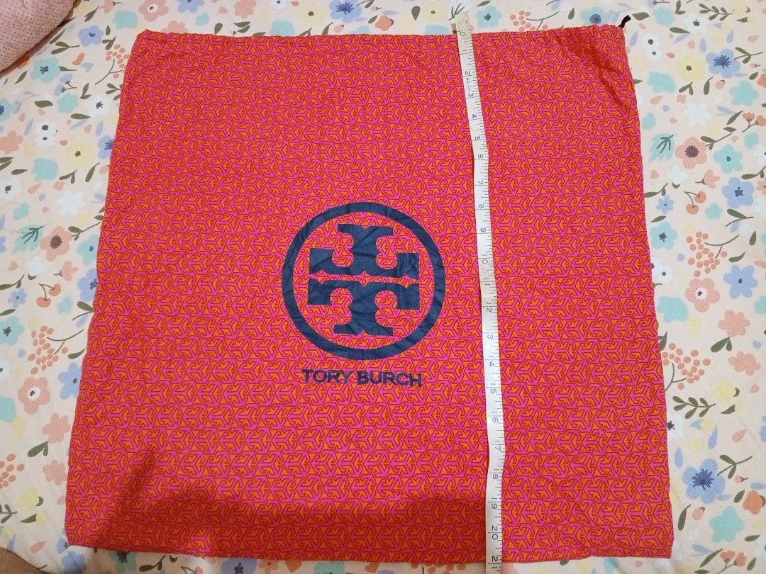 TORY BURCH DUST BAG (Category: Luxury Bags & Wallets) located in Digos. Submitted by epifannyso22646 (Listing ID 1321145935, Image 2). Description: TORY BURCH DUST BAG good as brand new color:10/10 21'21 inches.