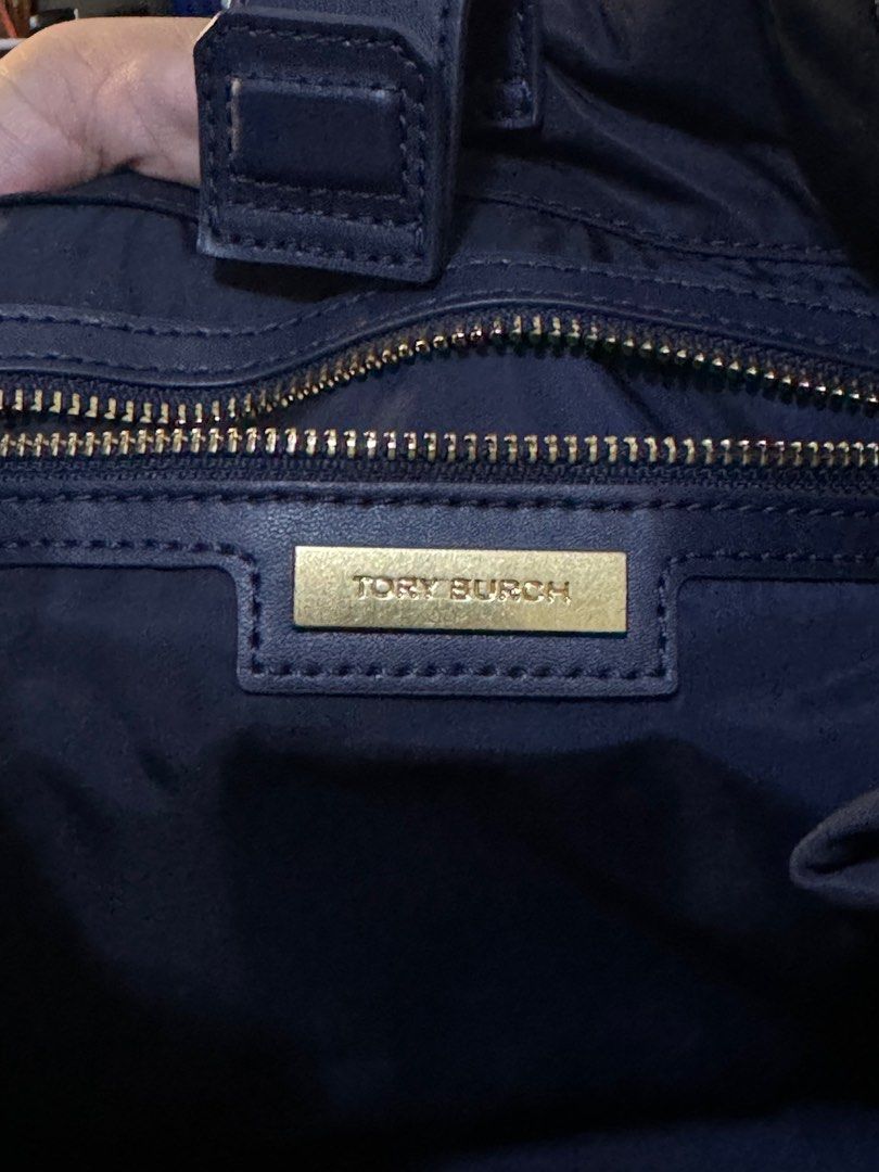 Tory Burch Ella (Small) (Category: Luxury Bags & Wallets) located in Quezon City. Submitted by knlucky (Listing ID 1321253589, Image 3). Description: Navy Blue Small.