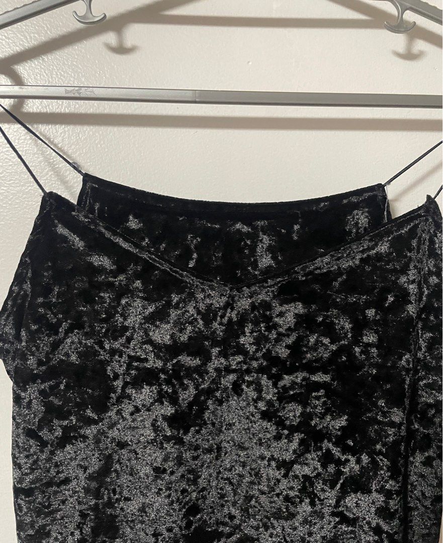 Velvet Black Sleeveless Top (Category: Sleeveless) located in Muntinlupa City. Submitted by declutterwithksgs (Listing ID 1321275356, Image 2). Description: Black Velvet Sleeveless Top Freesize - fits up to medium Take note that the buyer should shoulder the Shipping Fee. Mode of Payment: GCash, Maya, or BDO.