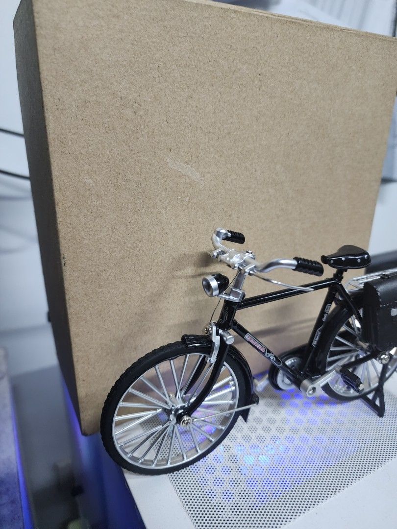 Vintage bicycle model (Category: Bicycles) located in Quezon City. Submitted by vintagespektroom (Listing ID 1321236821, Image 2). Description: Vintage alloy bicycle model display in excellent condition H 10cm W 17.5cm For inquiries, message or call me at 09171548596 Quezon City area Shipping at buyer's expense Mode of payment : Gcash/COD/Bank transfer.