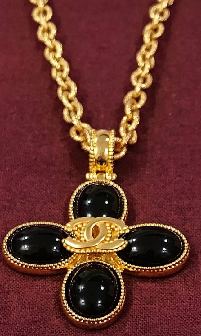 Vintage Chanel Necklace (Category: Luxury Accessories) located in Imus. Submitted by LUXunBOX (Listing ID 1321234956, Image 3). Description: with pouch & box.