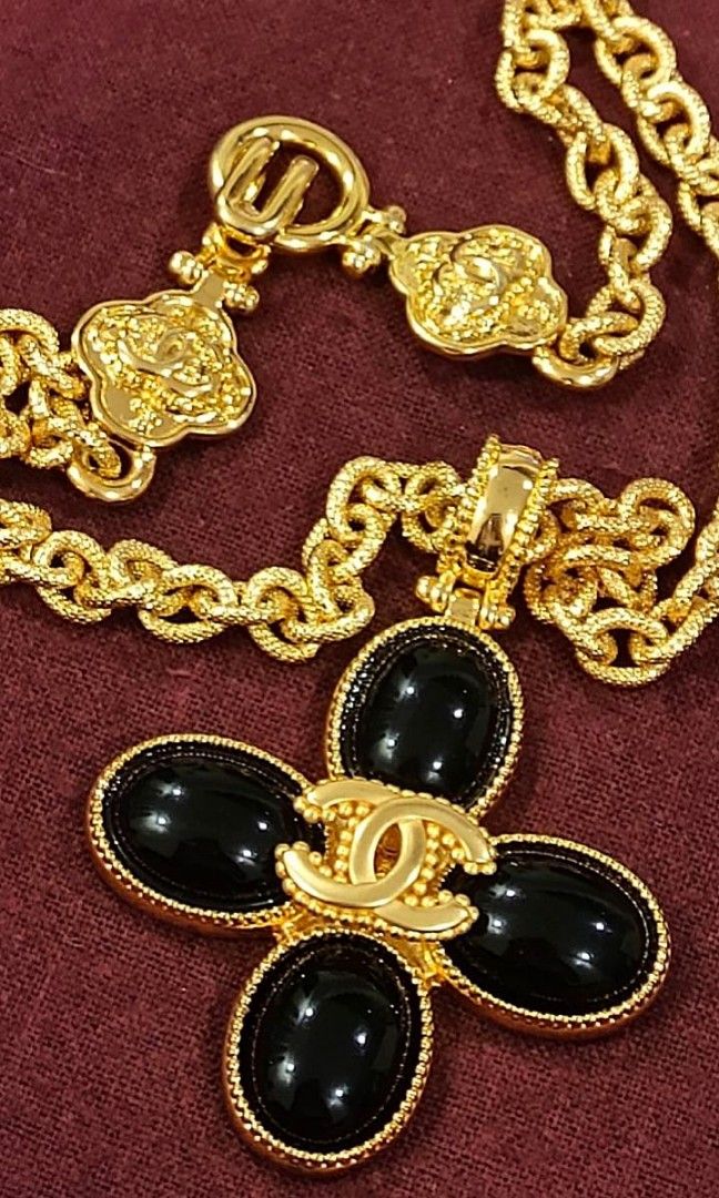 Vintage Chanel Necklace (Category: Luxury Accessories) located in Imus. Submitted by LUXunBOX (Listing ID 1321234956, Image 2). Description: with pouch & box.