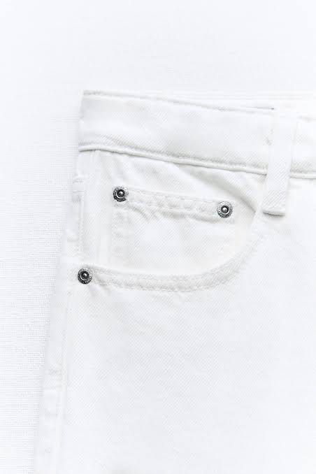 Zara Low Rise Cargo jeans (Category: Jeans) located in Pagadian. Submitted by kcmph (Listing ID 1321307917, Image 2). Description: Brandnew with tag Size 34 Runs big Original price ₱2595 Plus sf.