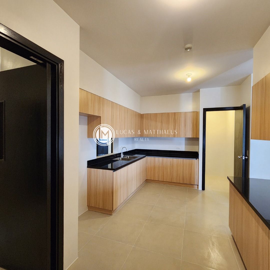 Visual Reference: 3Br Penthouse In Park Triangle Residences Bgc Near Uptown High
