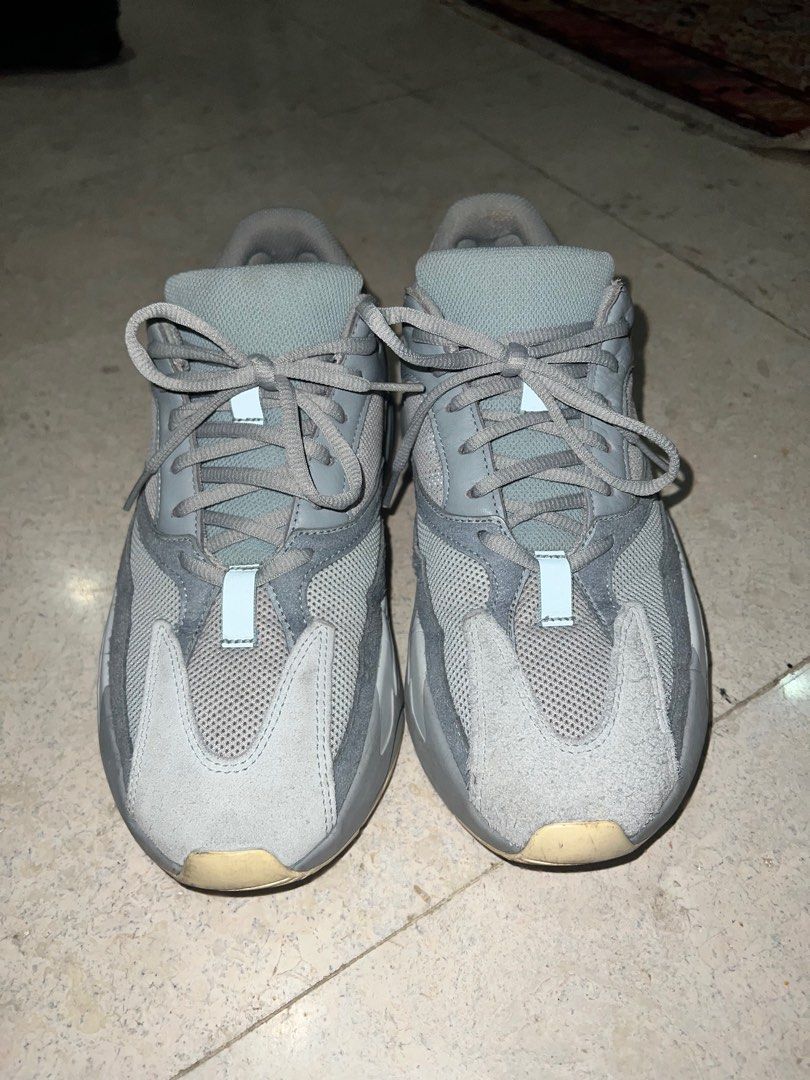 Yeezy inertia fake 2025
