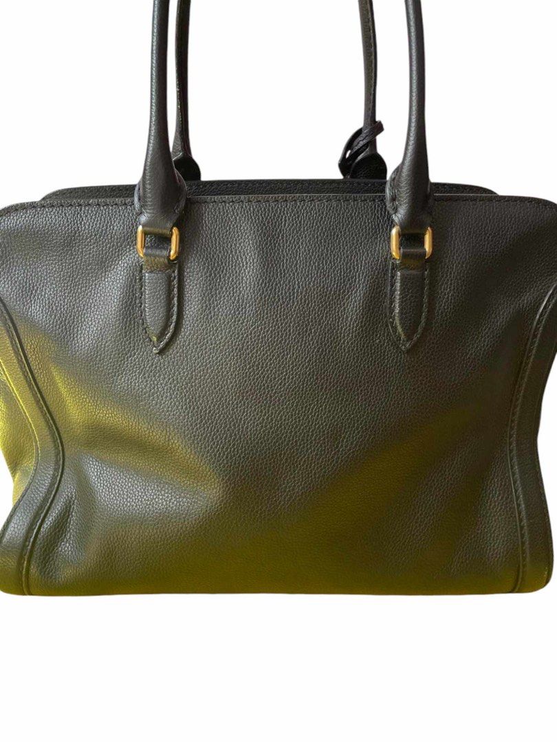 ALEXANDER MCQUEEN (Category: Luxury Bags & Wallets) located in Tabuk. Submitted by hkphdeals (Listing ID 1321359625, Image 2). Description: Black grained leather “Zippé handbag. Top rounded handles. two zipper closures on top. Deadhead padlock.Leather bell with keys Measurement: 37 cm (width)x 28 cm height x 20 cm depth. No dust bag but can throw one (not Alexander) Made in Italy Flawless! Kept with care and used once in Hk.