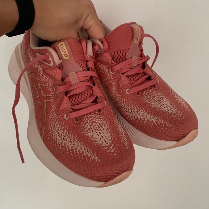 Asics Gel Cumulus 25 (Category: Sneakers) located in Singapore. Submitted by runnersdepot (Listing ID 1321322600, Image 1). Description: Asics women’s running shoe. Worn but bought the wrong size so did not wear often. Offloading to make space for another pair. .