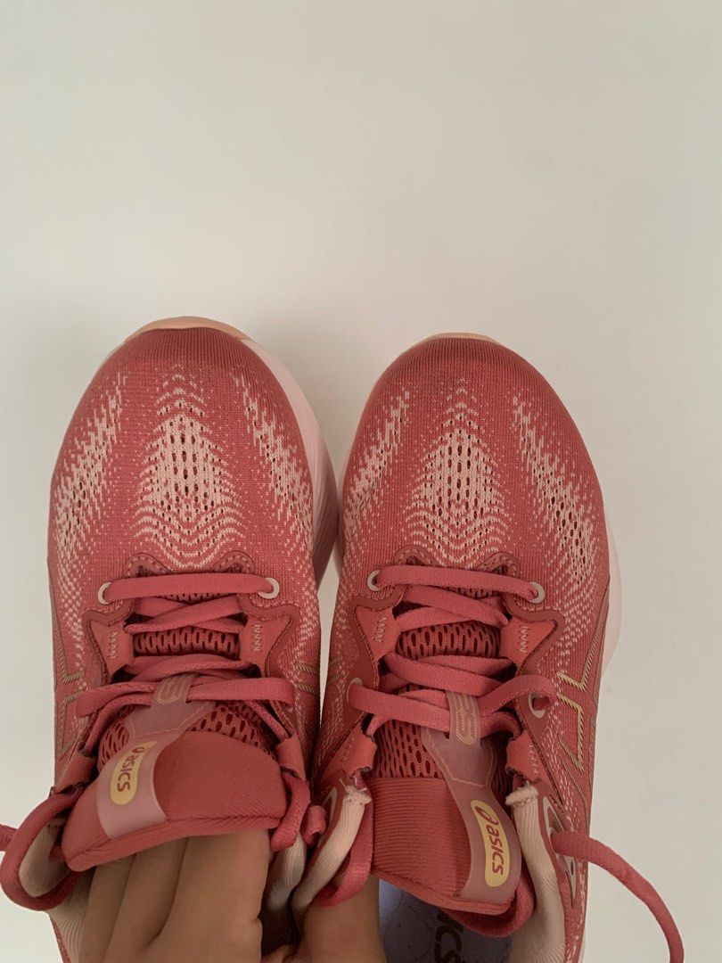 Asics Gel Cumulus 25 (Category: Sneakers) located in Singapore. Submitted by runnersdepot (Listing ID 1321322600, Image 3). Description: Asics women’s running shoe. Worn but bought the wrong size so did not wear often. Offloading to make space for another pair. .