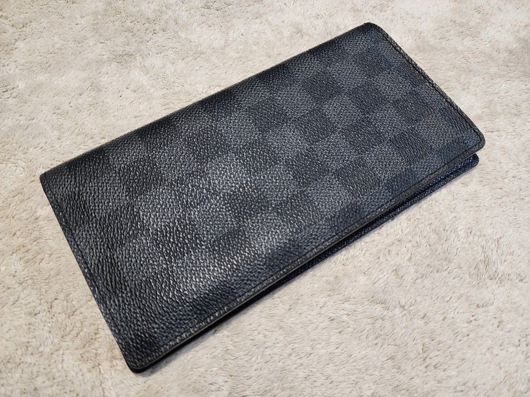 Authentic Louis Vuitton Damier Graphite (Category: Luxury Bags & Wallets) located in Mandaluyong City. Submitted by tof_reyes (Listing ID 1321442807, Image 2). Description: Bought in Japan Good as new.