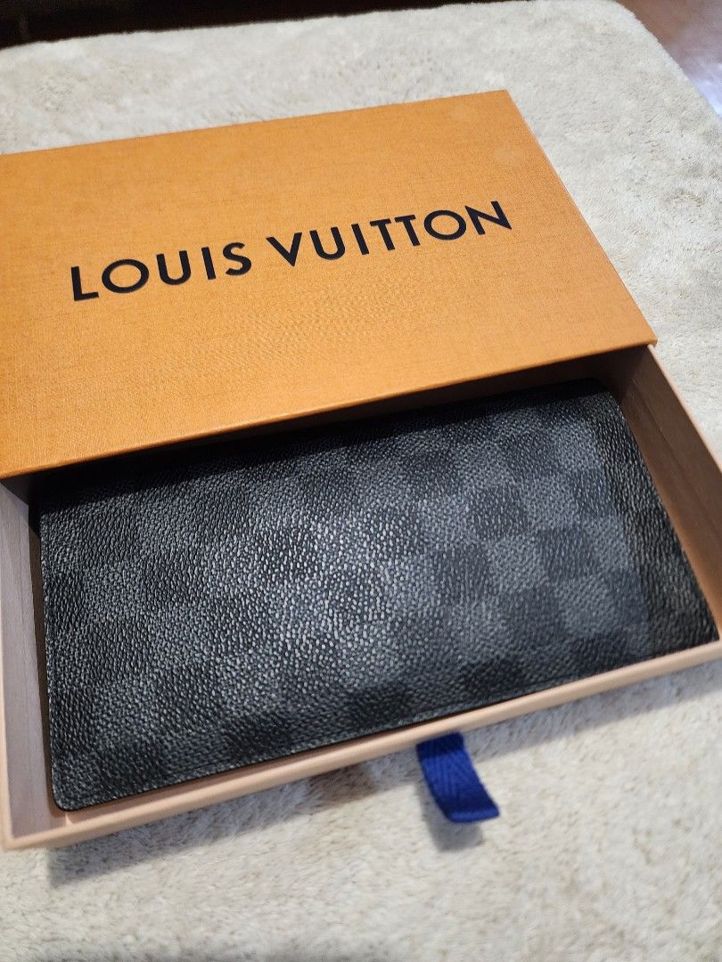 Authentic Louis Vuitton Damier Graphite (Category: Luxury Bags & Wallets) located in Mandaluyong City. Submitted by tof_reyes (Listing ID 1321442807, Image 1). Description: Bought in Japan Good as new.